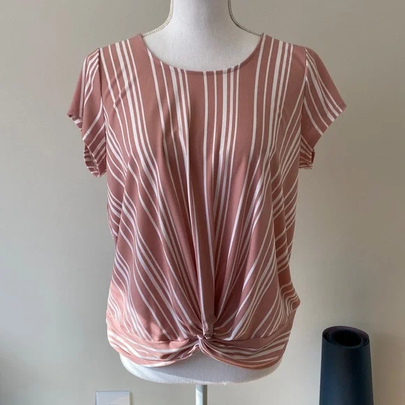 🥭(4 for $15) White and Pink Striped Top - Picture 2 of 7